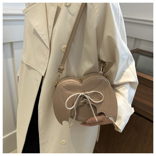 Bolso Bandolera con Diseño de Alas de Murciélago y Corazón - Image 24