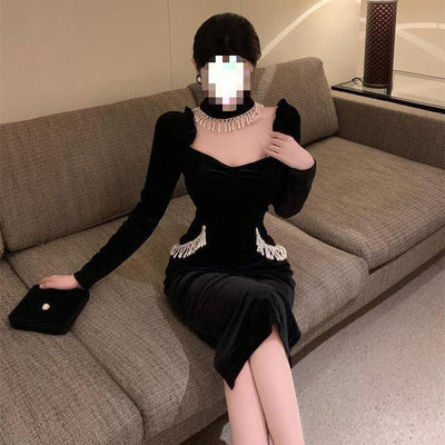 Vestido Negro Elegante con Cuello Cuadrado, Mangas Voluminosas y Detalle de Perlas - Image 3