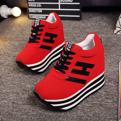 Zapatos Casuales para Mujer con Altura Elevada en Gamuza Mate - Image 14