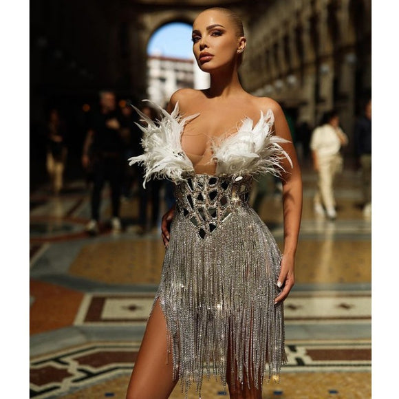 Vestido Tubo Escotado con Borlas - Diseño Elegante y Moderno
