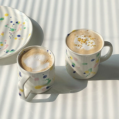 Taza de Café con Diseño de Salpicaduras de Colores Contrastantes - Image 3