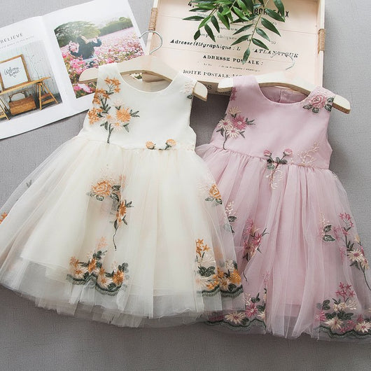 Vestido Infantil de Algodón con Bordado y Tirantes - Image 20