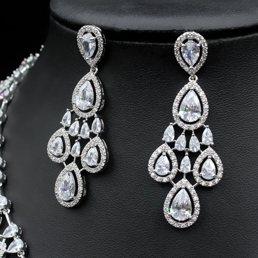 Conjunto de Collar y Aretes de Circón con Efecto Gota de Agua Iridiscente - Image 10