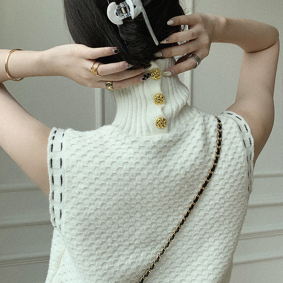 Suéter Cuello Alto Estilo Hepburn con Botones Dorados