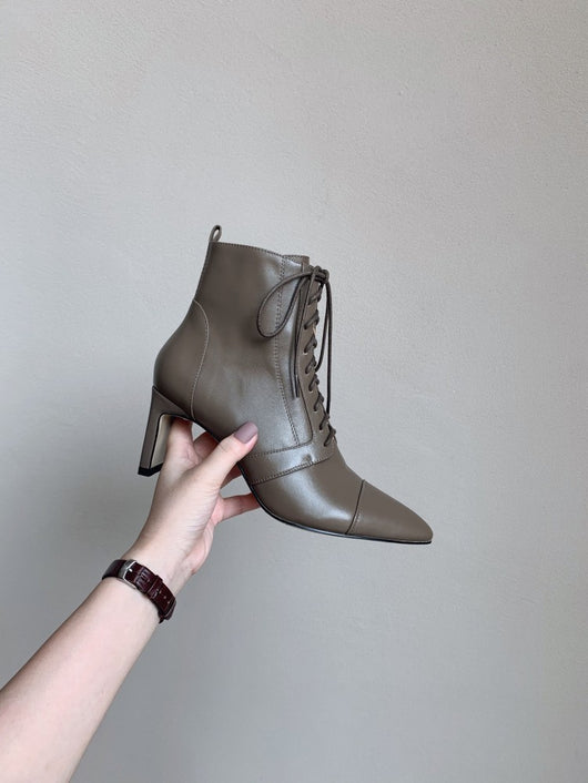 Botas Martin Elegantes con Cordones y Tacón Alto - Image 3