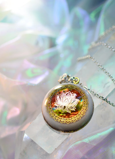 Collar de Cristal Blanco Lotus Original con Frecuencia Alta - Image 8