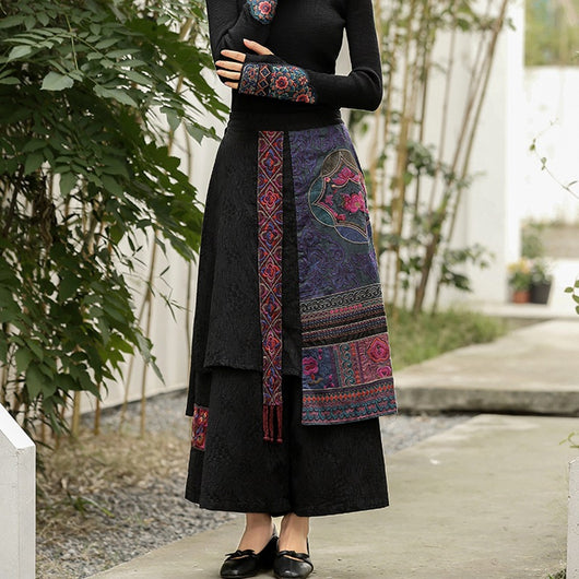 Pantalón Ancho Bordado Estilo Nacional con Detalle de Borlas