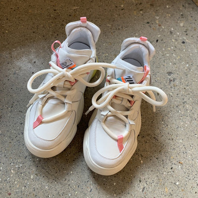 Tenis Plataforma Cuña para Mujer con Cordones y Detalles en Encaje - Image 9