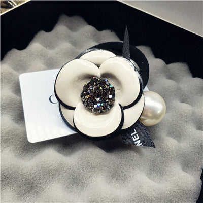 Adorno Camellia con Perlas y Cristales Brillantes - Image 2