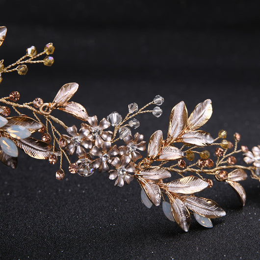 Diadema Artesanal de Hoja de Oro para Novia - Image 9
