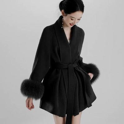 Abrigo Corto Elegante de Cashmira Reversible con Cuello de Zorro Negro - Image 2