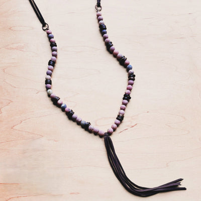 **Colar de Jaspe Mármore Fosco com Contas de Madeira e Pingente de Couro 258b