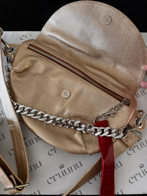 Reptilia Bag Dorada Standard Cadena Plata y Tag Rojo