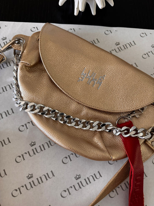 Reptilia Bag Dorada Standard Cadena Plata y Tag Rojo