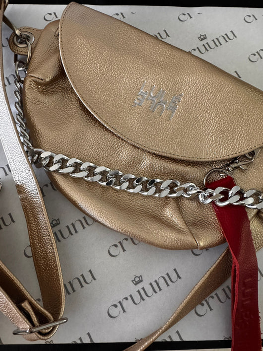 Reptilia Bag Dorada Standard Cadena Plata y Tag Rojo