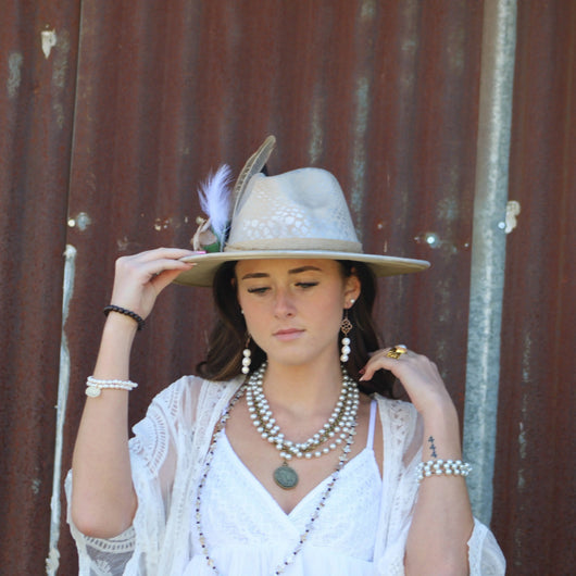 **Long Mother-of-Pearl Cross Necklace 259p