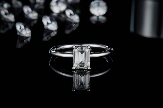 Anillo de Moissanita Rectangular Plata 925 con Baño de Platino para Mujer - Image 11
