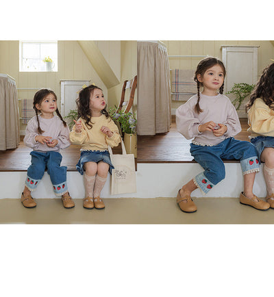 Jeans Casuales con Bordado de Fresa y Encaje - Image 13