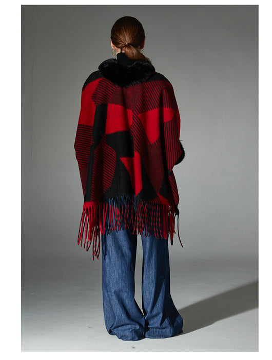 Chal Navideño Rojo con Cuello de Peluche, Diseño Jacquard y Borlas Geométricas - Image 10