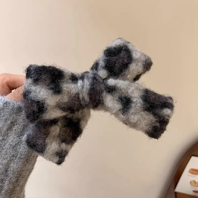 Clip Tiburón de Felpa Leopardo con Moño para Recogido Elegante - Image 15