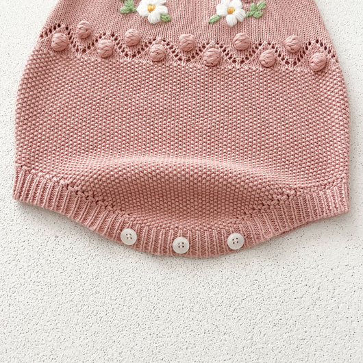 Conjunto Tejido a Mano para Recién Nacido - Cardigan y Mameluco con Flor - Image 13