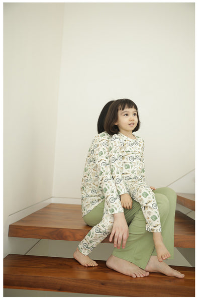 Bamboo cotton knitted parent-child pajama set with a pumpkin print long-sleeve top and solid light blue-grey pants. - Image 21