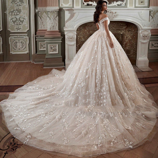 Vestido de Novia Minimalista Estilo Mori con Escote Frío y Cola Francesa - Image 12