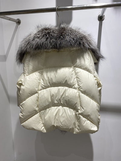 Chaqueta de Lujo para Dama con Plumón de Ganso y Cuello de Zorro - Image 18