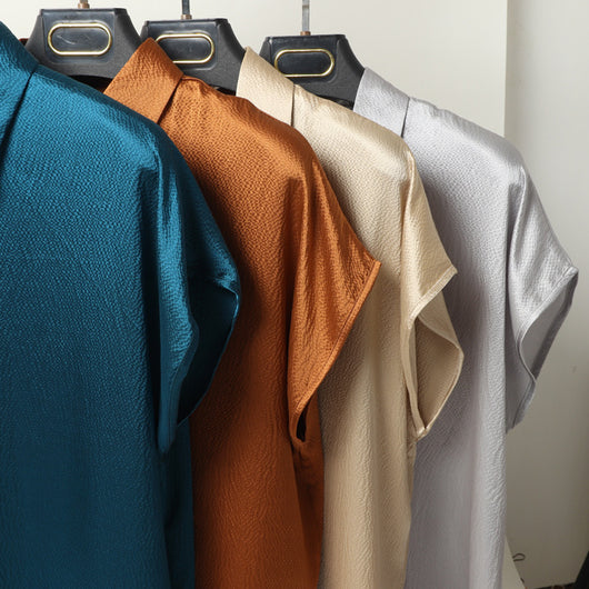 Camisa de Satén Perla con Cuello Invertido Abotonadura Simple - Image 12