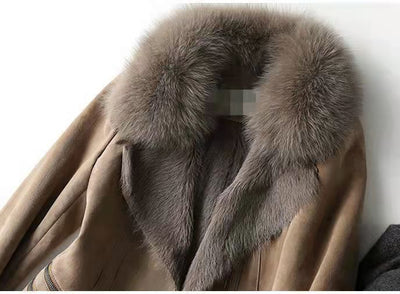 Chaqueta Corta Acolchada para Mujer con Cuello de Piel - Image 9
