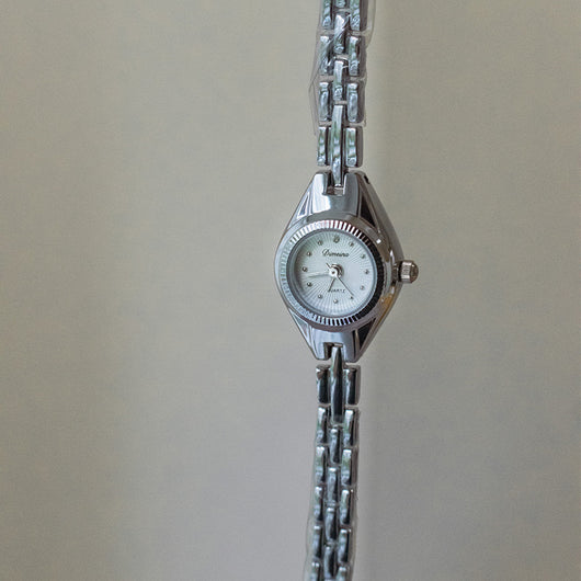 Reloj Retro Casual Ojo de Caballo con Detalles de Cobre - Image 9