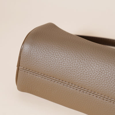 Bolso Axilar de Cuero Genuino con Textura Minimalista - Image 10