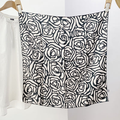 Pañuelo de Seda Twill Mediano Versátil - Image 9