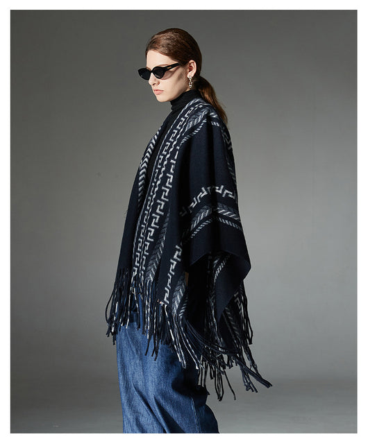 Chal Étnico Azul Marino con Borlas y Tejido Jacquard - Image 8