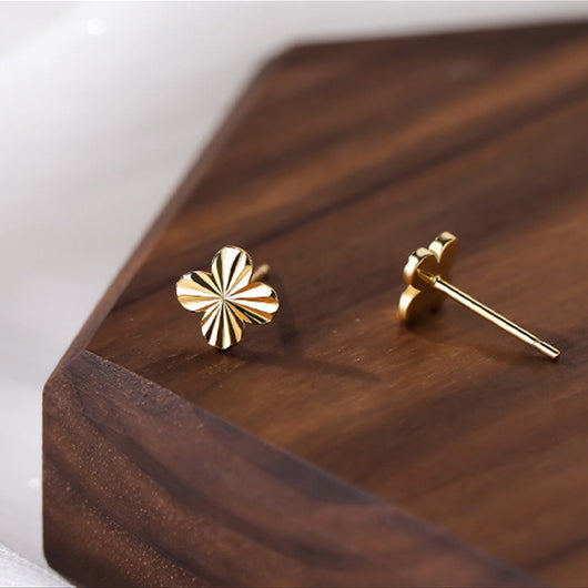 Aretes Minimalistas de Lujo - Elegancia Simple y Sofisticada - Image 10