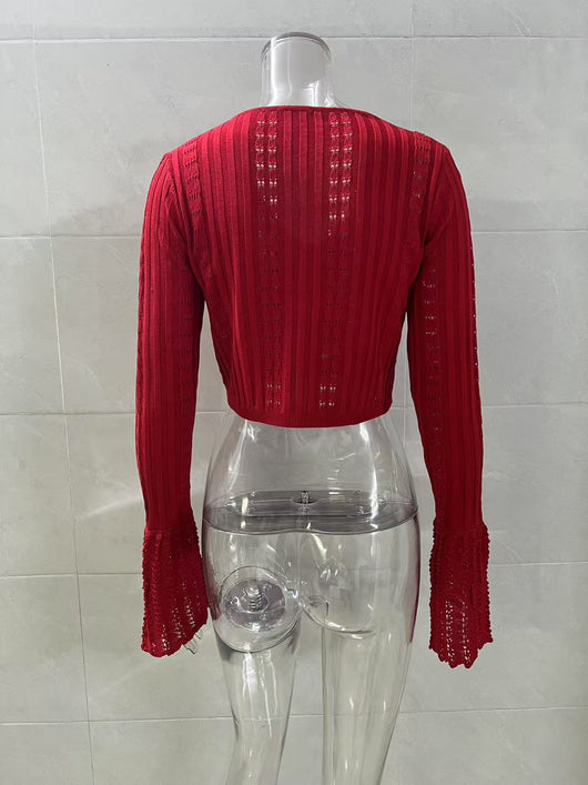 Blusa Corta Tejida con Mangas Acampanadas y Cortes Atrevidos - Image 43