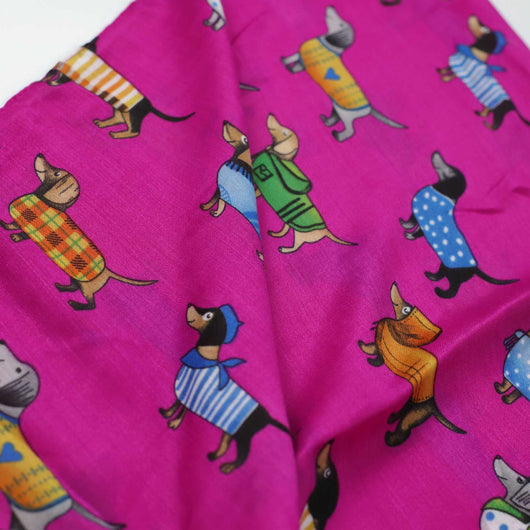 Pañoleta de Satén Estampada con Perro Salchicha - Image 34