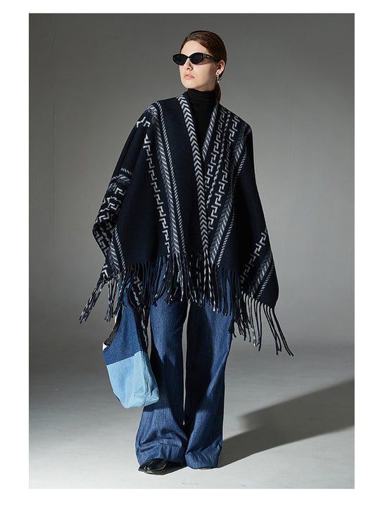 Chal Étnico Azul Marino con Borlas y Tejido Jacquard - Image 10