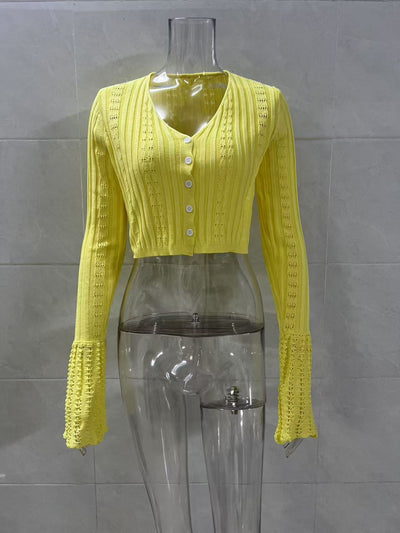 Blusa Corta Tejida con Mangas Acampanadas y Cortes Atrevidos - Image 25