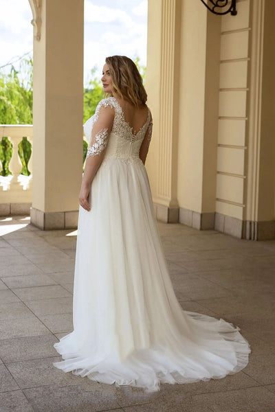Vestido de Novia Talla Grande Escote V Encaje y Falda Voluminosa - Image 11