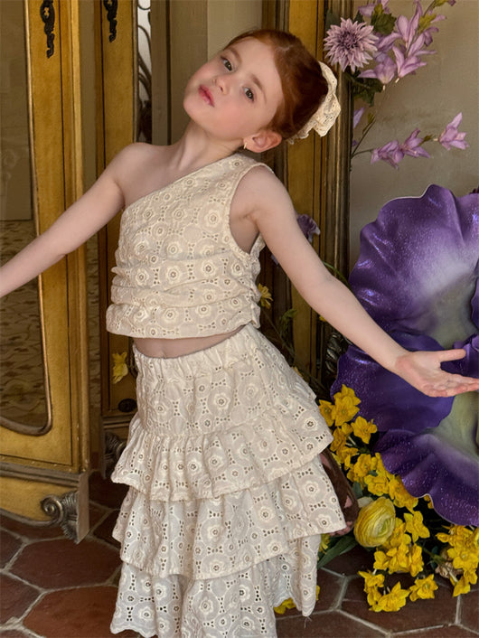Vestido Pastel con Hombreras Oblicuas y Bordados de Verano - Image 36