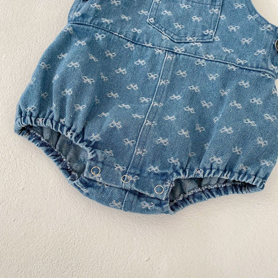 Enterizo para Bebé con Tirantes de Denim y Moño Jacquard - Image 10