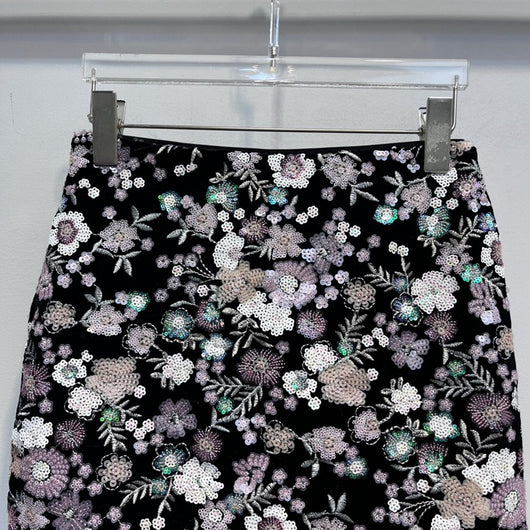 Vestido Corto con Bordado de Lentejuelas y Short Interior Diseño Nicho - Image 9