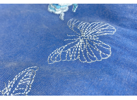 Playera Cuello Redondo Manga Corta con Bordado de Mariposa para Hombre - Image 11