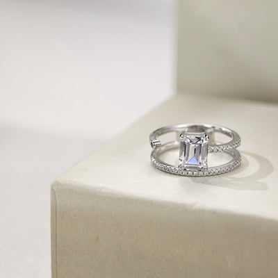 Anillo de Plata 925 con Zirconia Rectangular y Detalles Biselados - Image 9