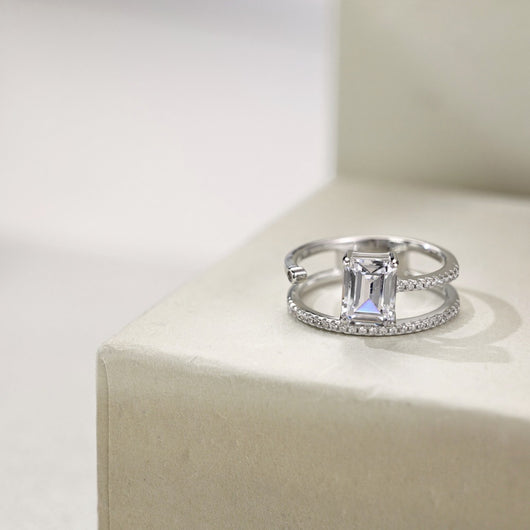 Anillo de Plata 925 con Zirconia Rectangular y Detalles Biselados - Image 9