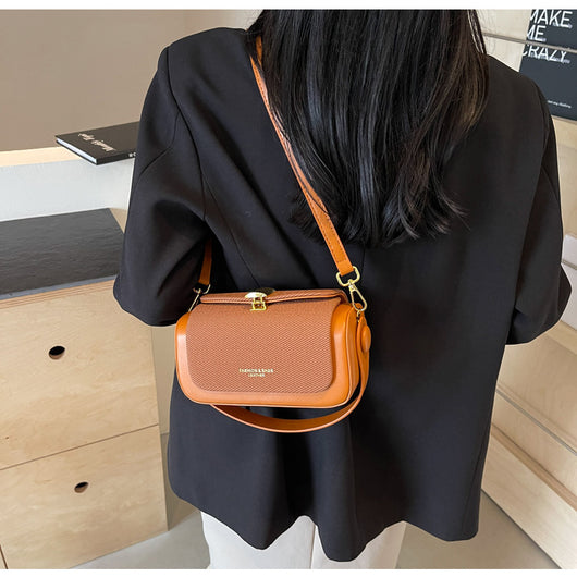 Bolso Mensajero Minimalista de Cuero para Mujer - Image 19