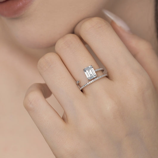 Anillo de Plata 925 con Zirconia Rectangular y Detalles Biselados - Image 11