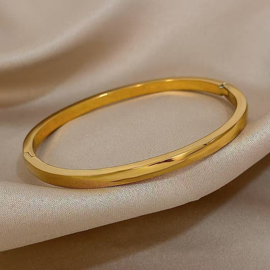 Pulsera Oval Curva Brillante en Acabado Sólido - Image 15