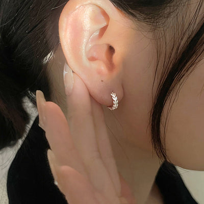 Aros de Hoja de Oliva Minimalistas para Mujer - Diseño Delicado - Image 10